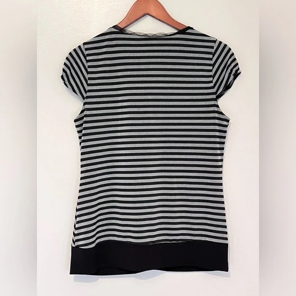 Worthington Black & Gray Fitted Ruffled Blouse – Medium - Picture 10 of 12